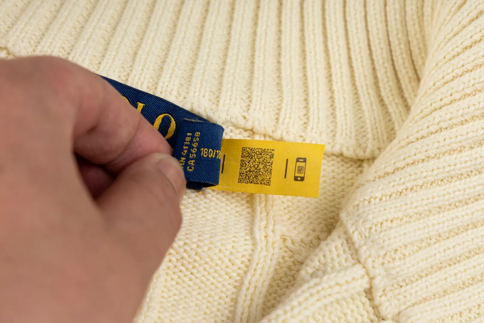 P236 #R92 RALPH LAUREN Ralph Lauren fifteen colors classic small label embroidery logo turtleneck pullover half-zip knitted cable sweater with high-density LOGO embroidery on the chest and original customized tag accessories. Made of pure cotton yarn, pure cotton is skin-friendly and comfortable, small label war horse embroidered twist turtleneck sweater 🐎 high quality, follow the blogger to learn how to wear it! Let’s buy a Ralph Lauren cable sweater. It’s a super hard-to-find series after it became popular. It’s hard to find one on the official website. It’s simple and practical to wear, with a lazy and loose feel. The thickened fabric has more texture, feels soft and delicate, and has a loose fit. Whether worn alone or layered, you can wear different styles of fashion with just one piece!   Size：XS S M L